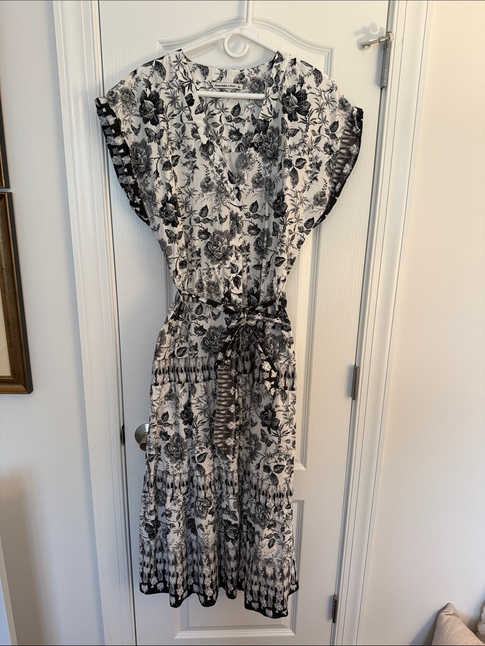 Abercrombie & Fitch Black and White Floral Midi Dress with Tie Waist